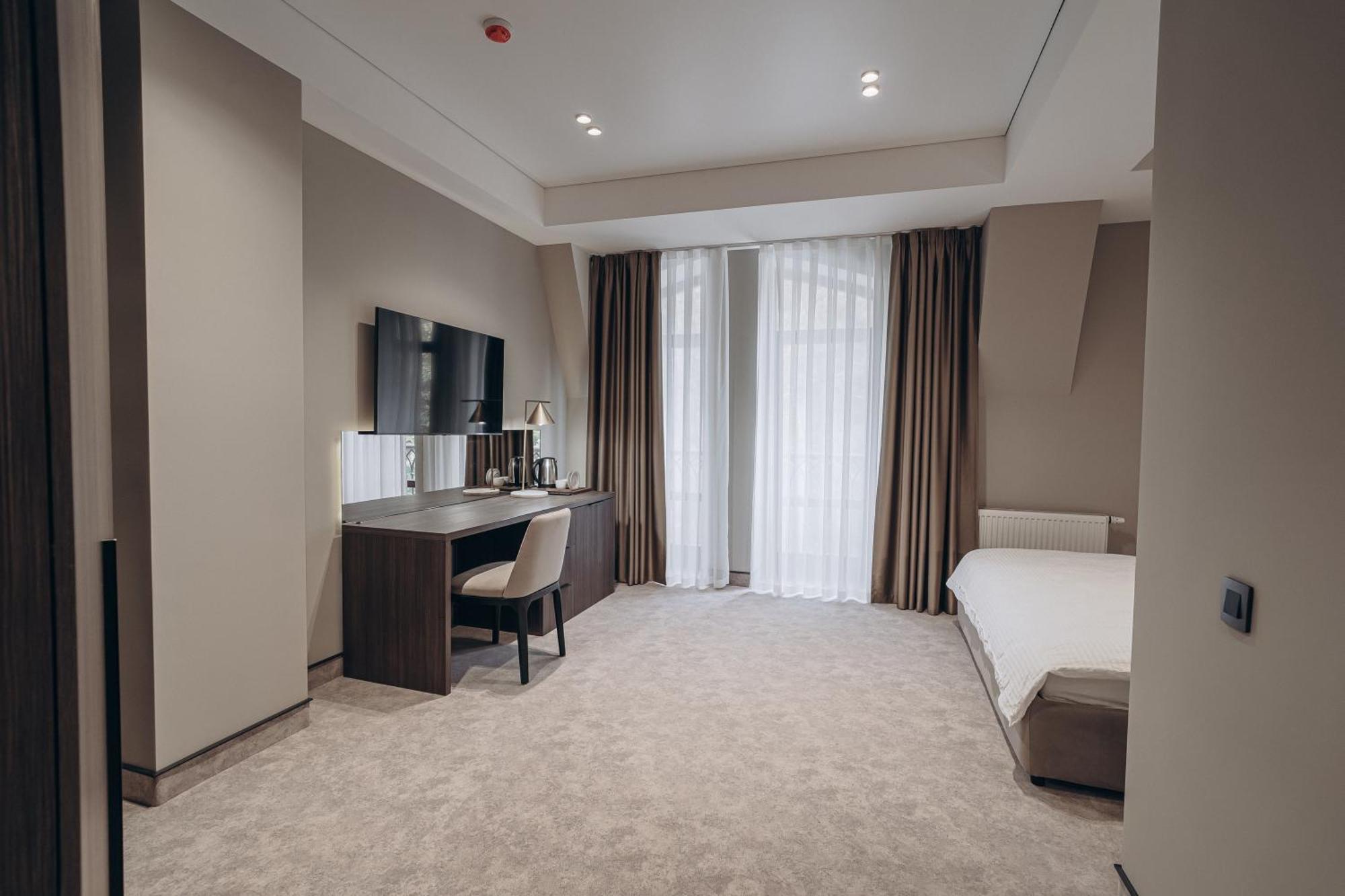 Park Hotel Bristol Ужгород Екстер'єр фото